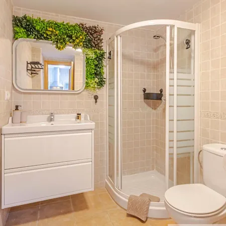 Benal 1 Bdr With Excellent Location *